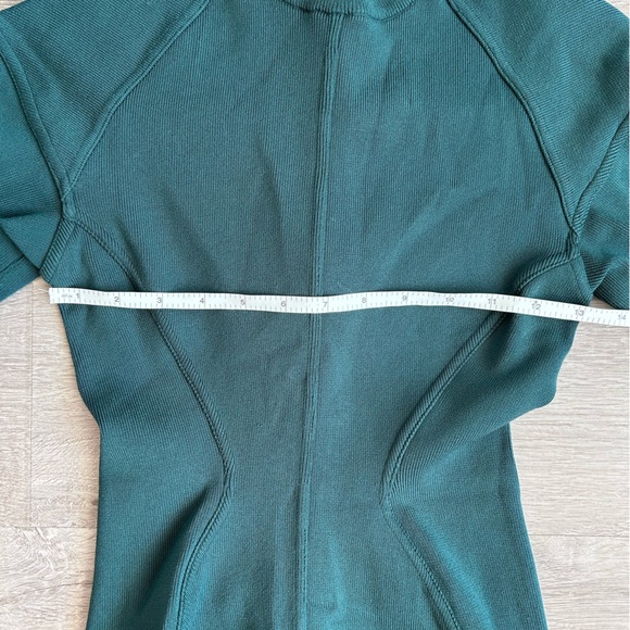 Women’s Aritzia talula sculpted knit dress size 6 - Picture 9 of 12